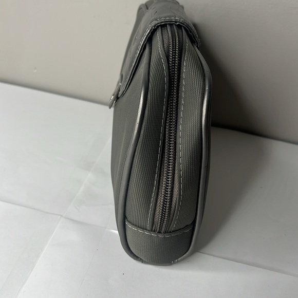 Bentley Fragrances Makeup Dopp Clutch Bag - Picture 4 of 8